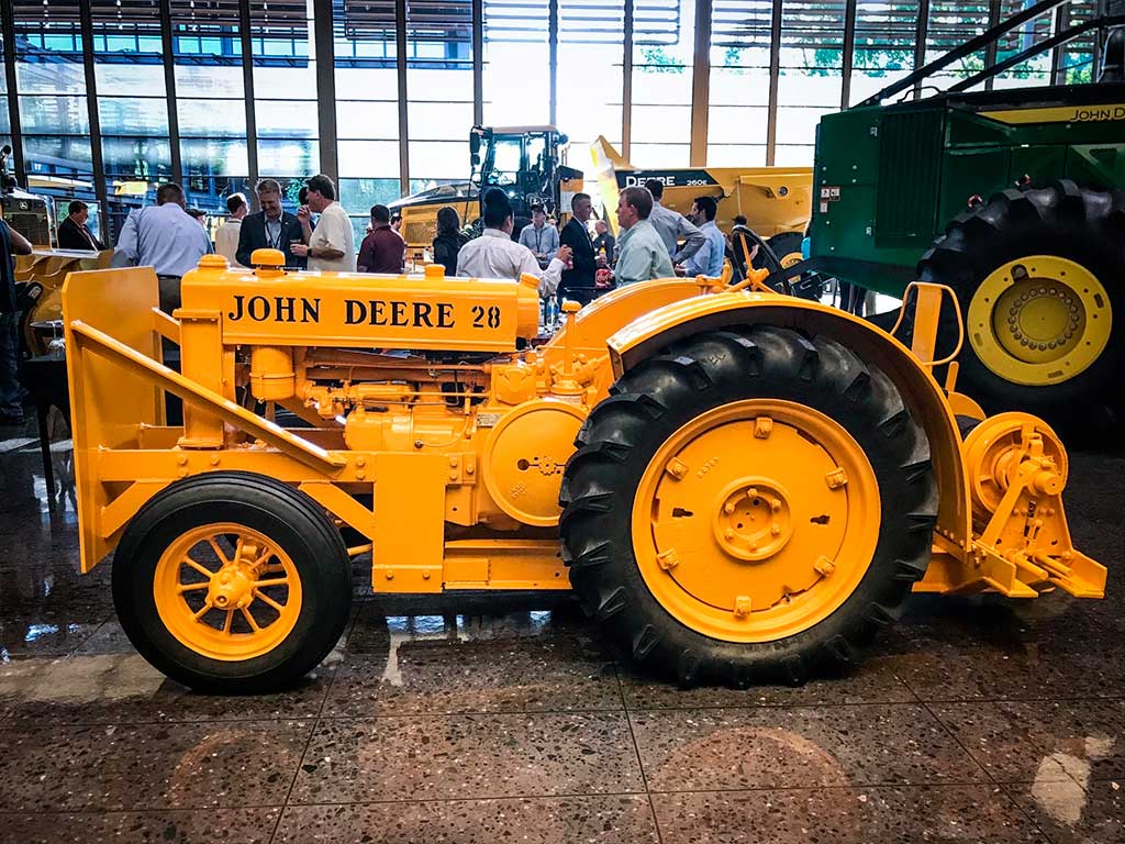 Трактор John Deere модели BI