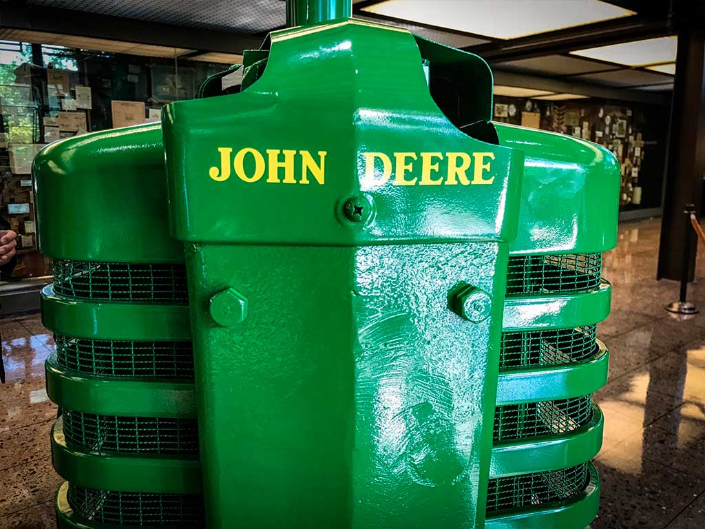 John Deere производил различные тракторы в разрезе